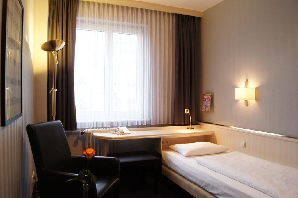 Berlin Plaza Hotel Am Kurfuerstendamm Room photo